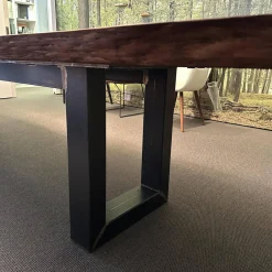 Esstisch Auckland Platte Holz Kauri Oberfläche Geschliffen Gestell Natureisen Geölt Schwarz