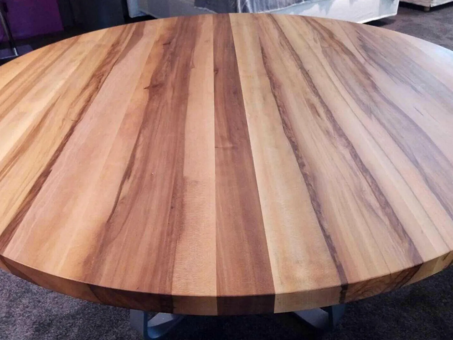 Esstisch Axis 3 Satin-Nussbaum Massiv Füße Stahl Pulverbeschichtet