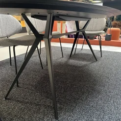 Esstisch Balance Platte Nussbaum Ovale Gestell Schwarz