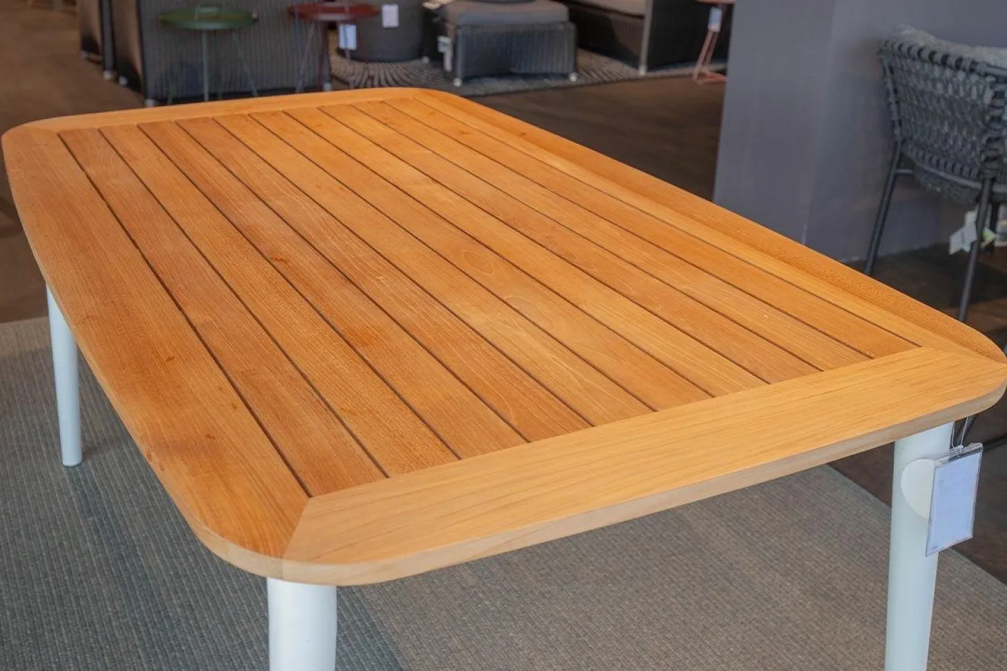 Esstisch Charlie Outdoor Platte Teakholz Gestell Aluminium Weiß Pulverbeschichtet