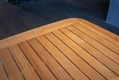 Esstisch Charlie Outdoor Platte Teakholz Gestell Aluminium Weiß Pulverbeschichtet