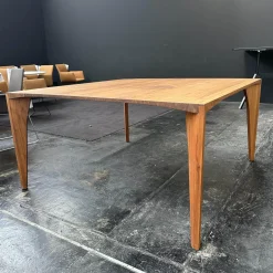 Esstisch Delta Nussbaum Natur Geölt Mit Gummierten Kunststoffgleitern