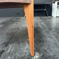 Esstisch Delta Nussbaum Natur Geölt Mit Gummierten Kunststoffgleitern