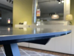 Esstisch Duero Rund Tischplatte Keramik LC 7011 Schwarz Mit Weißen Akzenten Gestell Metall Pulverbeschichtet Schwarz