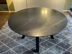 Esstisch Duero Rund Tischplatte Keramik LC 7011 Schwarz Mit Weißen Akzenten Gestell Metall Pulverbeschichtet Schwarz
