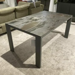 Esstisch Edge Tischplatte Dekton Industrial Trilium Gestell Metall Stahlgrau