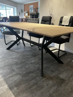 Esstisch Eldur Platte Bambus 75 Cloud Gestell Boomerang Metall Schwarz Pulverbeschichtet