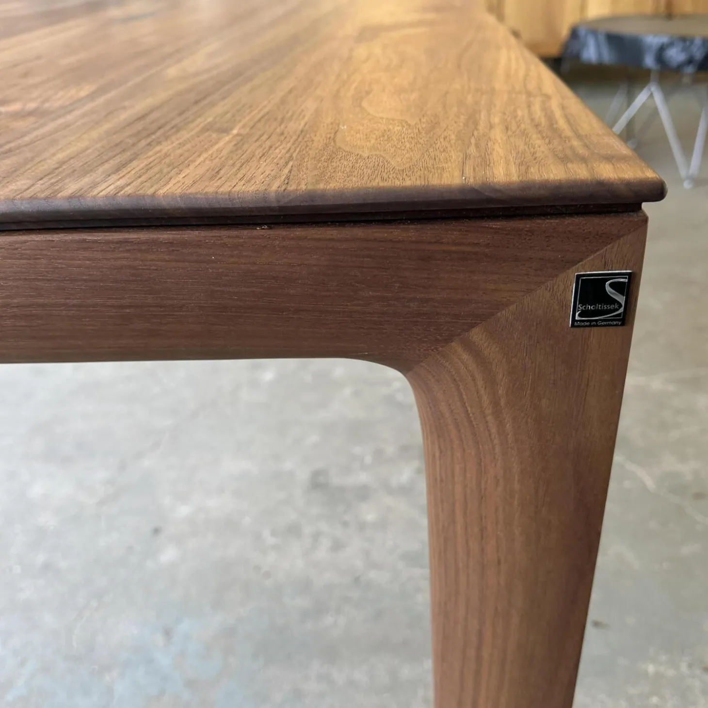 Esstisch Fira Astiger Nussbaum Natur Geölt Äste Mit Harz Ausgegossen