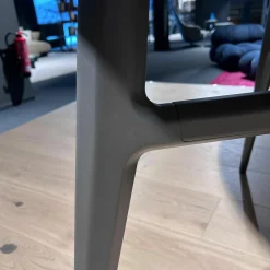 Esstisch Francis Patte Satiniertes Glas Java Opaco Anthrazit Gestell Aluminium Java Schwarz Pulverbeschichtet