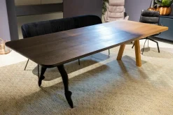 Esstisch In punta di piedi Eiche Natur Eiche Dunkel