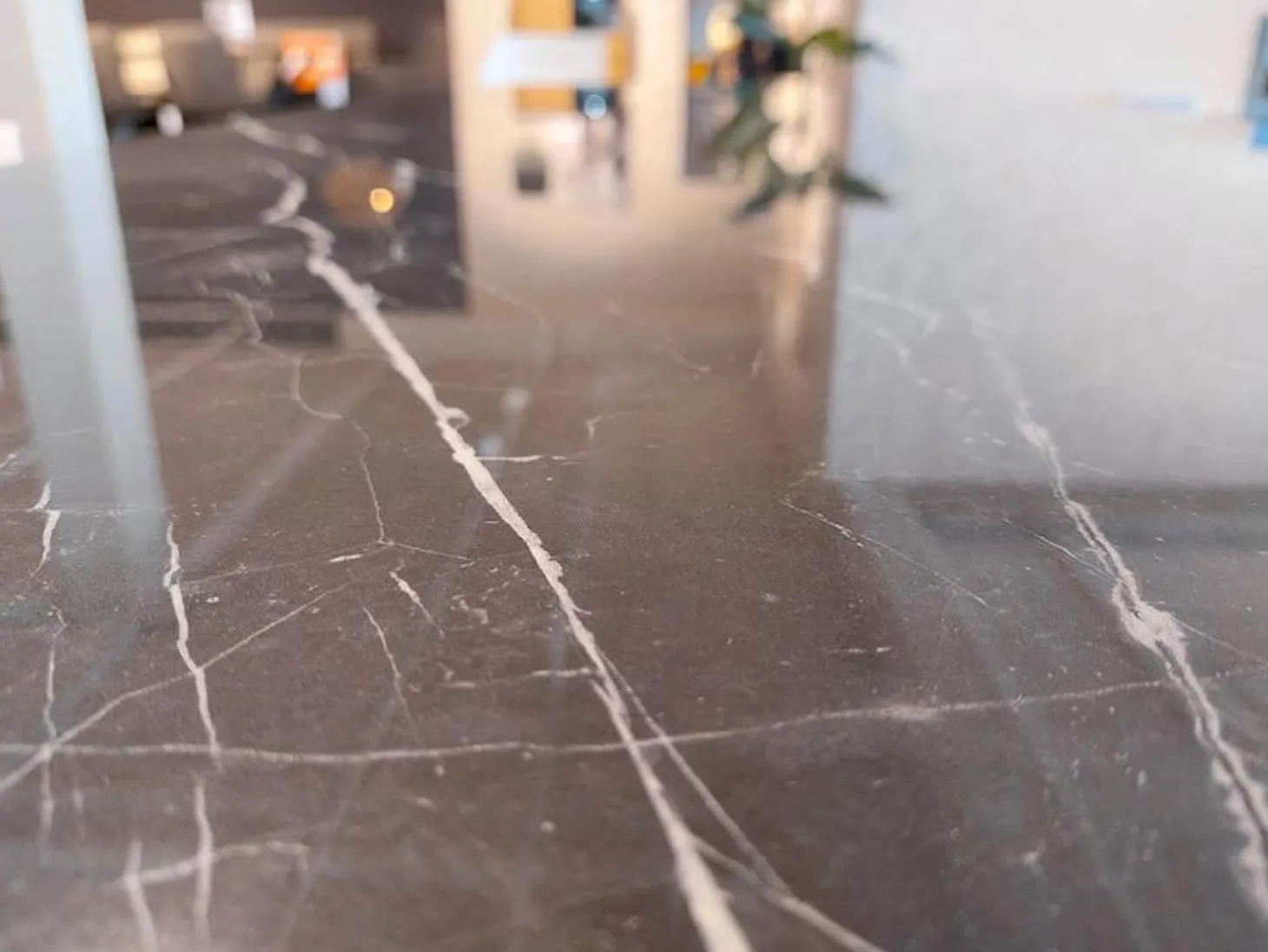 Esstisch Jari Platte Keramik Ultra Marmoroptik Schwarz Glänzend Gestell Schwarz