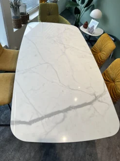 Esstisch Jari Platte Keramik Mamoroptik Weiß Gestell 4 Fuß Metall Schwarz Lackiert