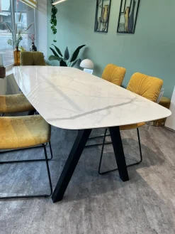 Esstisch Jari Platte Keramik Mamoroptik Weiß Gestell 4 Fuß Metall Schwarz Lackiert