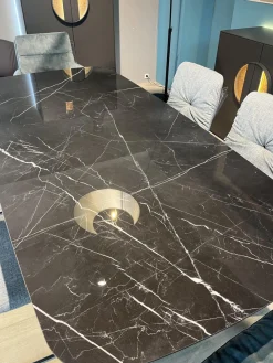 Esstisch Jari Platte Keramik Marmoroptik Schwarz Gestell Metall Schwarz Lackiert