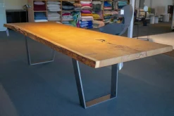 Esstisch Kantara Tischplatte Knorrige Eiche Naturgeölt mit Naturkante Gestell Stahl