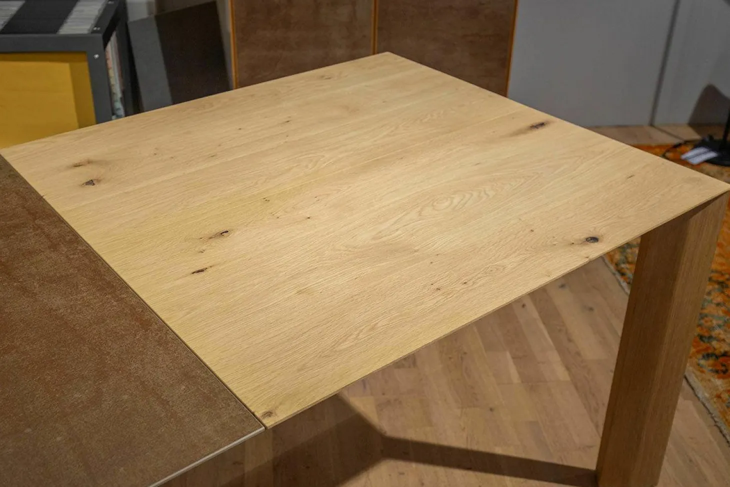 Esstisch Kera 2 Ausziehbar Platte Reamik Lava Corten Bronze Gestell Knorrige Eiche mit Auszug