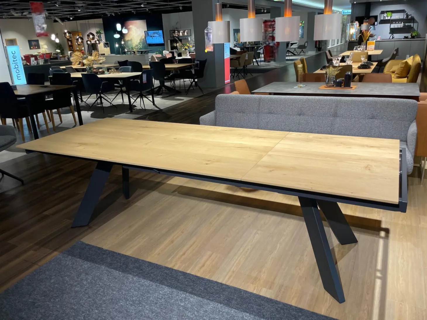 Esstisch Leo Rechteckig Wildeiche Hell Soft Gebürstet Geölt Gestell Metall Anthrazit Mit Klappeinlage