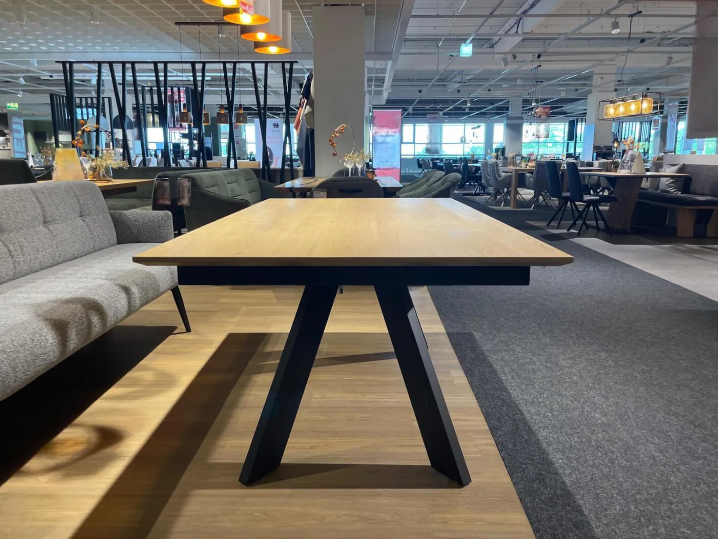 Esstisch Leo Rechteckig Wildeiche Hell Soft Gebürstet Geölt Gestell Metall Anthrazit Mit Klappeinlage