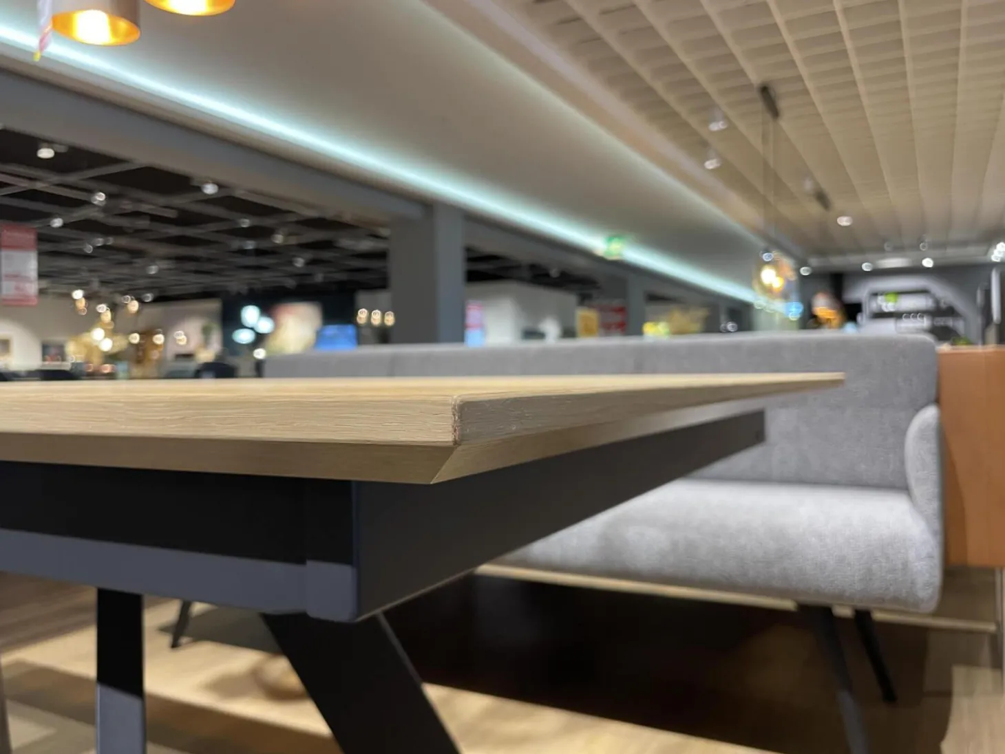 Esstisch Leo Rechteckig Wildeiche Hell Soft Gebürstet Geölt Gestell Metall Anthrazit Mit Klappeinlage