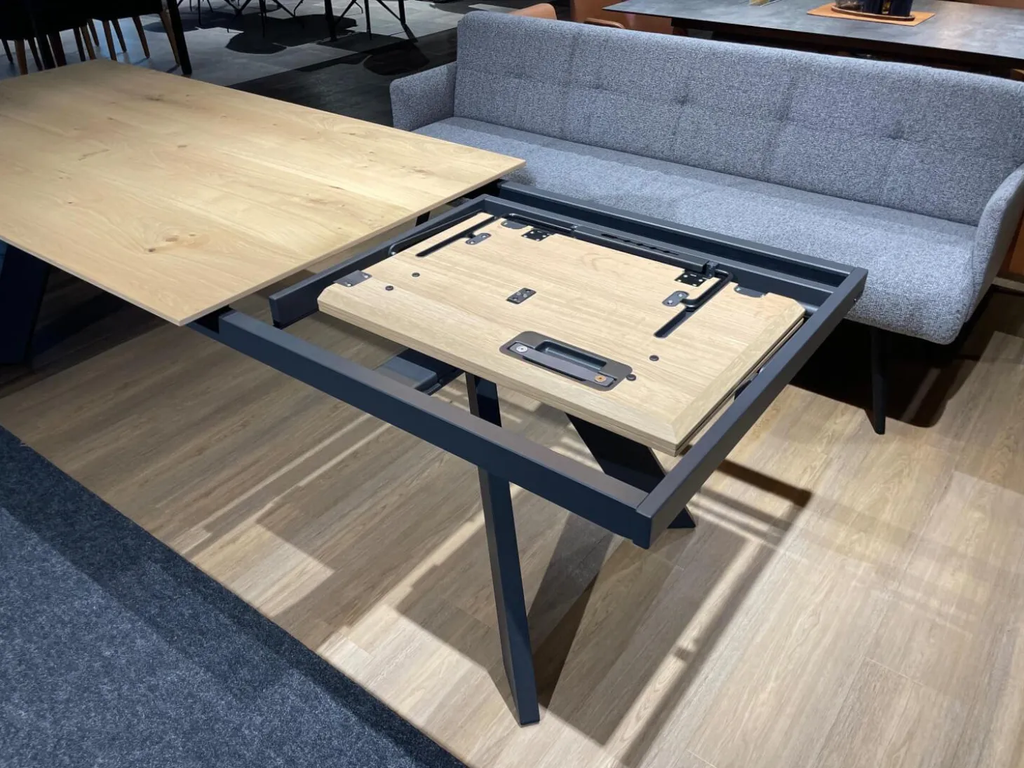 Esstisch Leo Rechteckig Wildeiche Hell Soft Gebürstet Geölt Gestell Metall Anthrazit Mit Klappeinlage