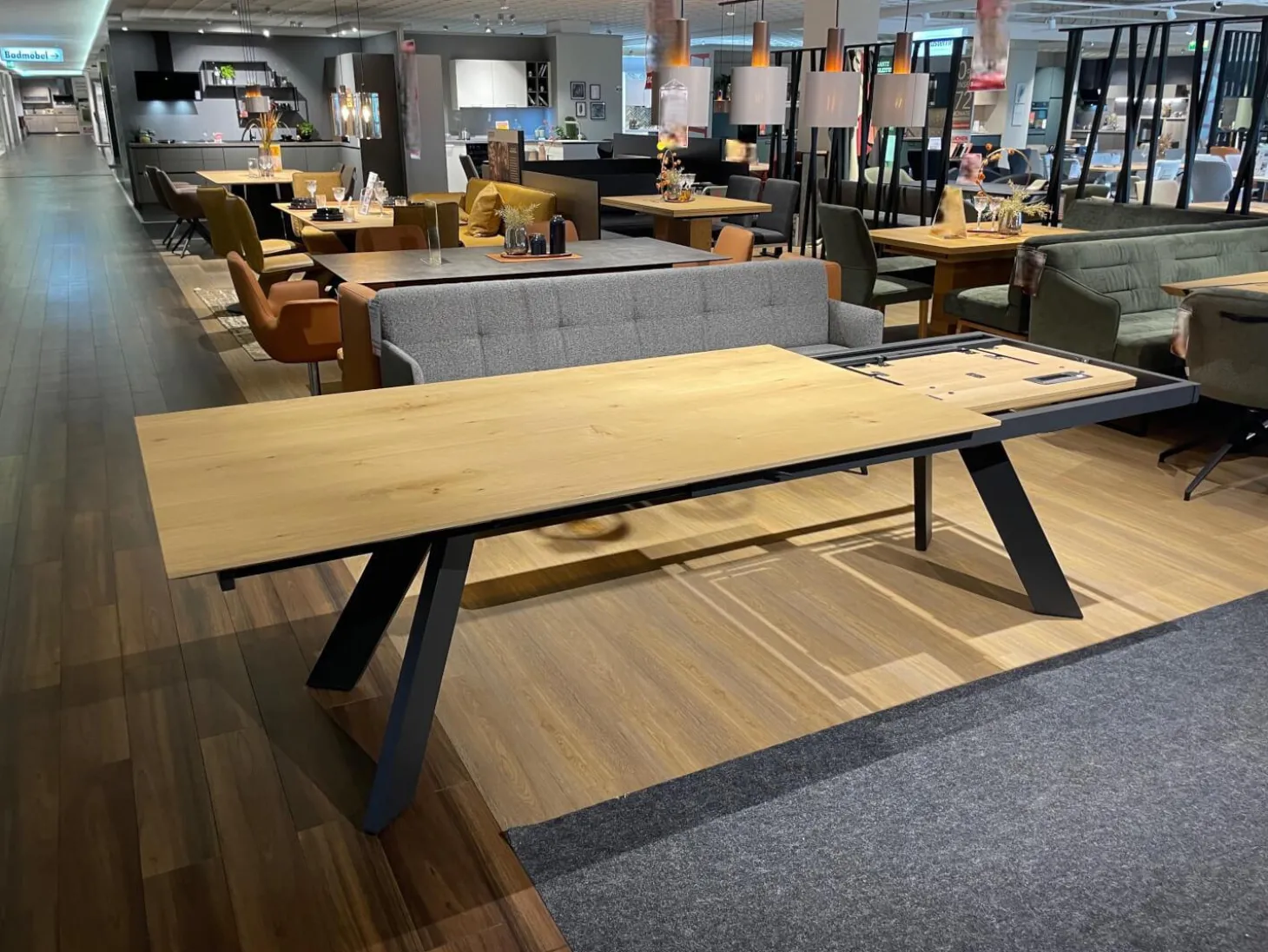 Esstisch Leo Rechteckig Wildeiche Hell Soft Gebürstet Geölt Gestell Metall Anthrazit Mit Klappeinlage