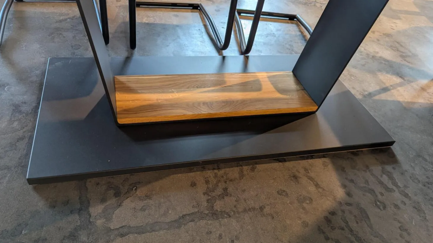 Esstisch Malambo Platte Balkeneiche Massiv Metall Schwarz Lackiert