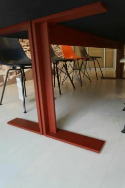 Esstisch Memo Platte Lava Stein AC 827 Schwarz Gestell Aluminium Rot Lackiert