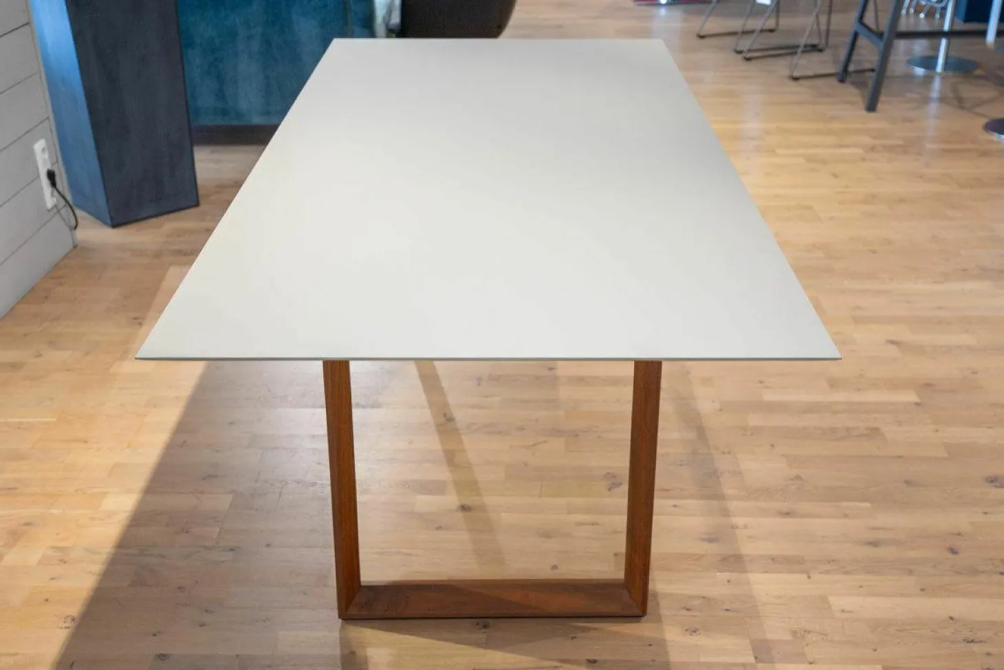 Esstisch Mirado Ausziehbar Tischplatte Fenix NTM Castro Ottawa Taupe Gestell Nussbaum mit Einlegeplatte