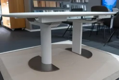 Esstisch Modena Säule Tischplatte Massivholz Weiß Lackiert Ohne Maserung Bodenplatte Mattchrom Mit Auszug