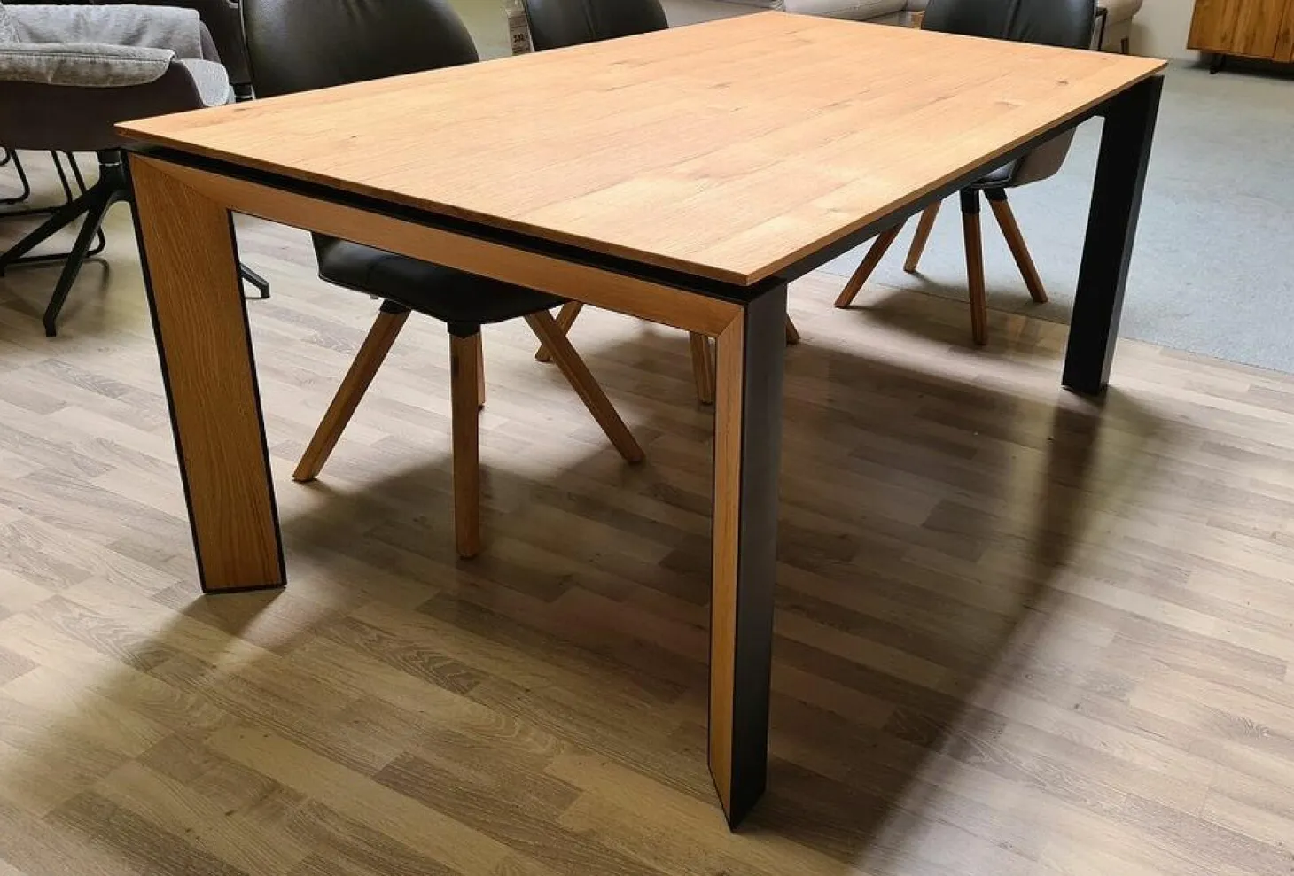 Esstisch Monaco M513-86-078 Eiche Echtholzfurnier Tischbeine Metallprofil Schwarz Ausziehbar