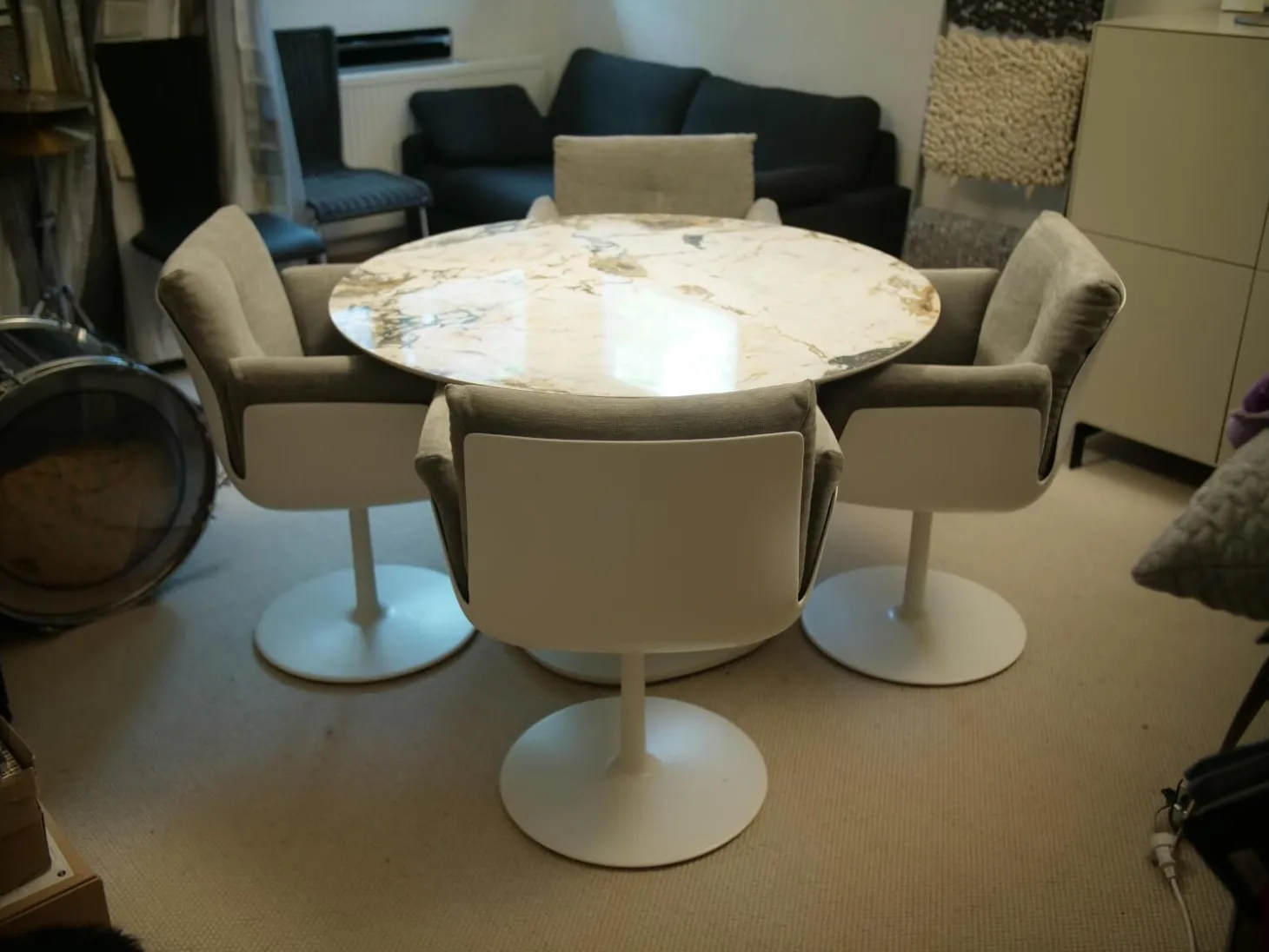 Esstisch Multiplo Platte Weißer Marmor Gestell Druckgegossenes Aluminium Matt Lackiert Weiß