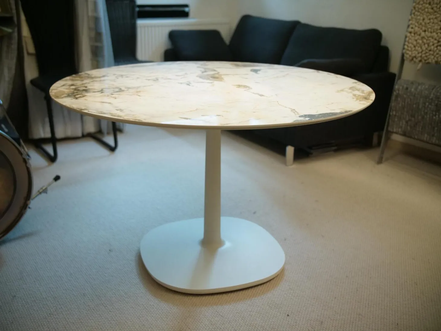 Esstisch Multiplo Platte Weißer Marmor Gestell Druckgegossenes Aluminium Matt Lackiert Weiß