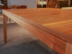 Esstisch Mylon Nussbaum Wild Massiv Naturöl mit 2 Auszugsplatten