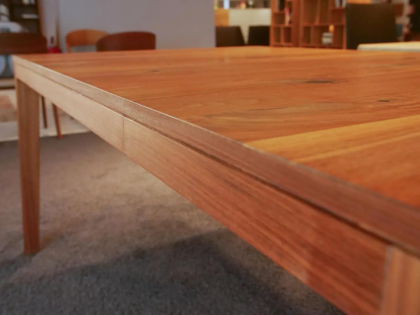 Esstisch Mylon Nussbaum Wild Massiv Naturöl mit 2 Auszugsplatten