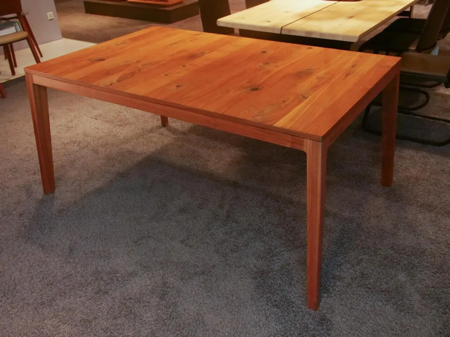 Esstisch Mylon Nussbaum Wild Massiv Naturöl mit 2 Auszugsplatten