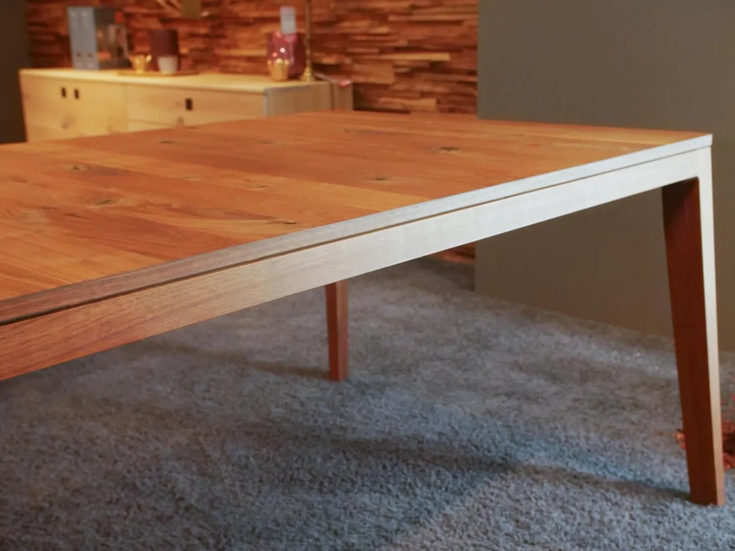 Esstisch Mylon Nussbaum Wild Massiv Naturöl mit 2 Auszugsplatten