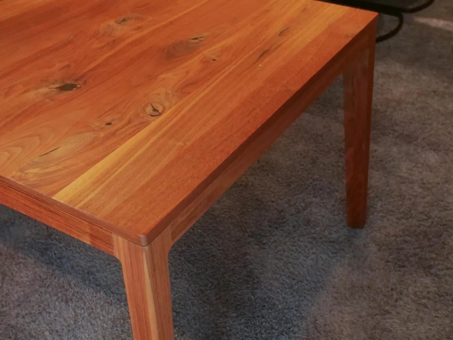 Esstisch Mylon Nussbaum Wild Massiv Naturöl mit 2 Auszugsplatten