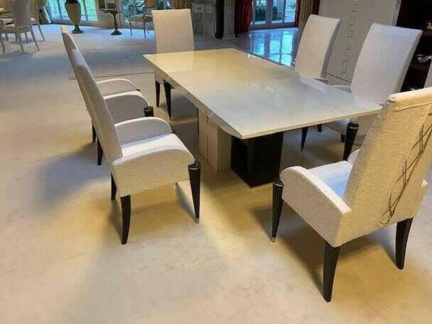 Esstisch Ouverture MDF Creme Hochglanz mit Edelstahl-Applikationen