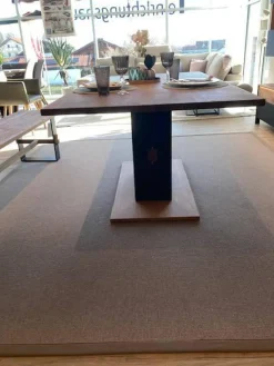 Esstisch Pato Tischplatte Wildeiche Massiv Geölt Gestell Metall Schwarz Pukverbeschichtet Bodenplatte Echtholz Furniert Ohne Bank Stühle Sowie Dekoration