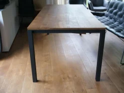 Esstisch S600 Eiche Geräuchert Natur Geölt Gestell RAL 9005 Tiefschwarz Pulverbeschichtet Ausziehbar