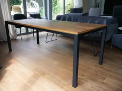 Esstisch S600 Eiche Geräuchert Natur Geölt Gestell RAL 9005 Tiefschwarz Pulverbeschichtet Ausziehbar