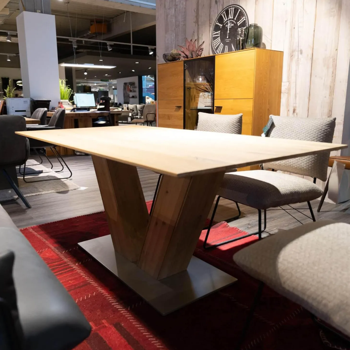 Esstisch San Francisco Asteiche Gestell V-Form Massiv Bianco Geölt