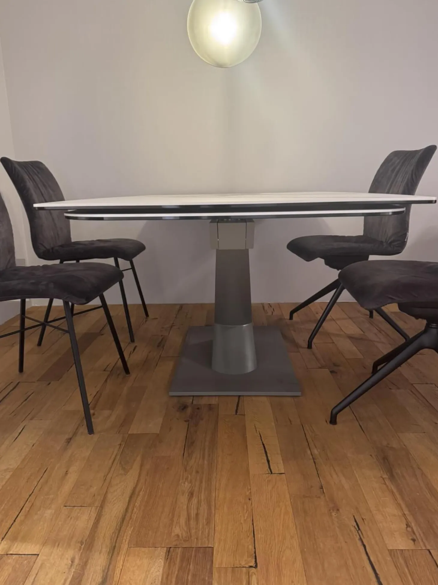 Esstisch Savona Tischplatte Keramik Marble Statuario Matt Weiß Grau Gestell Metall Quarzo 7039 Grau Pulverbeschichtet Ausziehbar