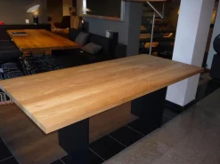 Esstisch SC41 Outdoor Akazie Roh Gebürstet Wangen Aluminium Schwarz Pulverbeschichtet