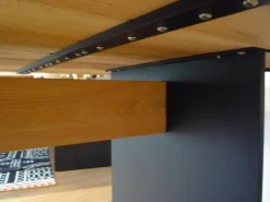 Esstisch SC41 Outdoor Akazie Roh Gebürstet Wangen Aluminium Schwarz Pulverbeschichtet