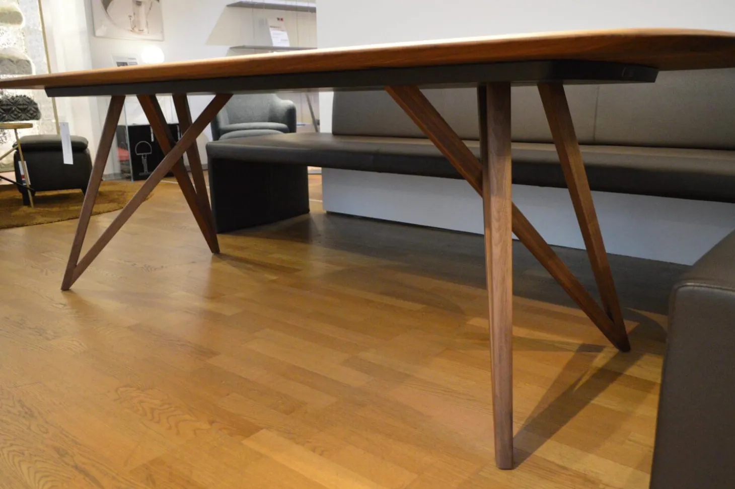 Esstisch Seito Nussbaum Massiv Geölt mit Splintanteil