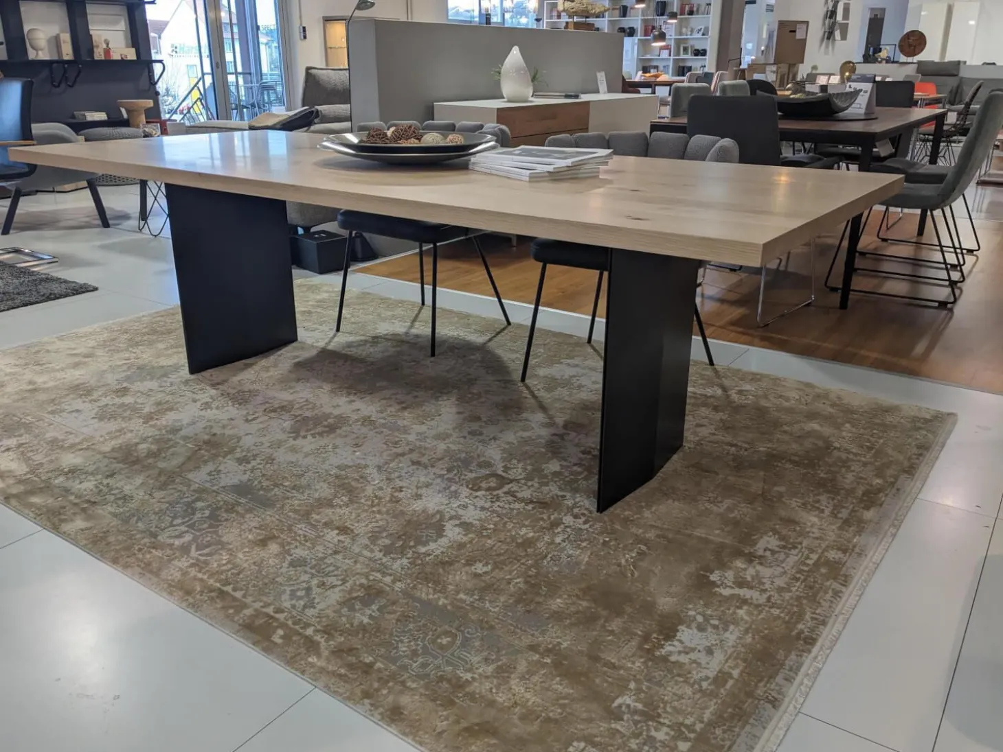 Esstisch Sky Natural Holzoberfläche Gewachst Gestell Natureisen Schwarz Lackiert