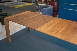 Esstisch SL 1 Ausziehbar Astnuss Naturgeölt mit Harzausguss