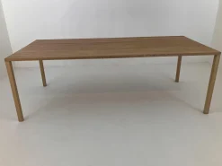 Esstisch Slic Massivholzplatte Eiche Oberfläche Geölt Beine Aluminium Furniert