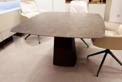 Esstisch T81 Platte Keramik Umbra Marron Grau Braun Fuß Metall Anthrazit Pulverbeschichtet